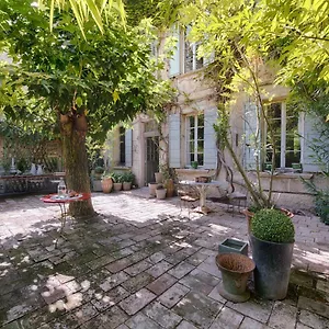 https://maison-xixe-et-jardin-en-intramuros.fr-provencehotel.com